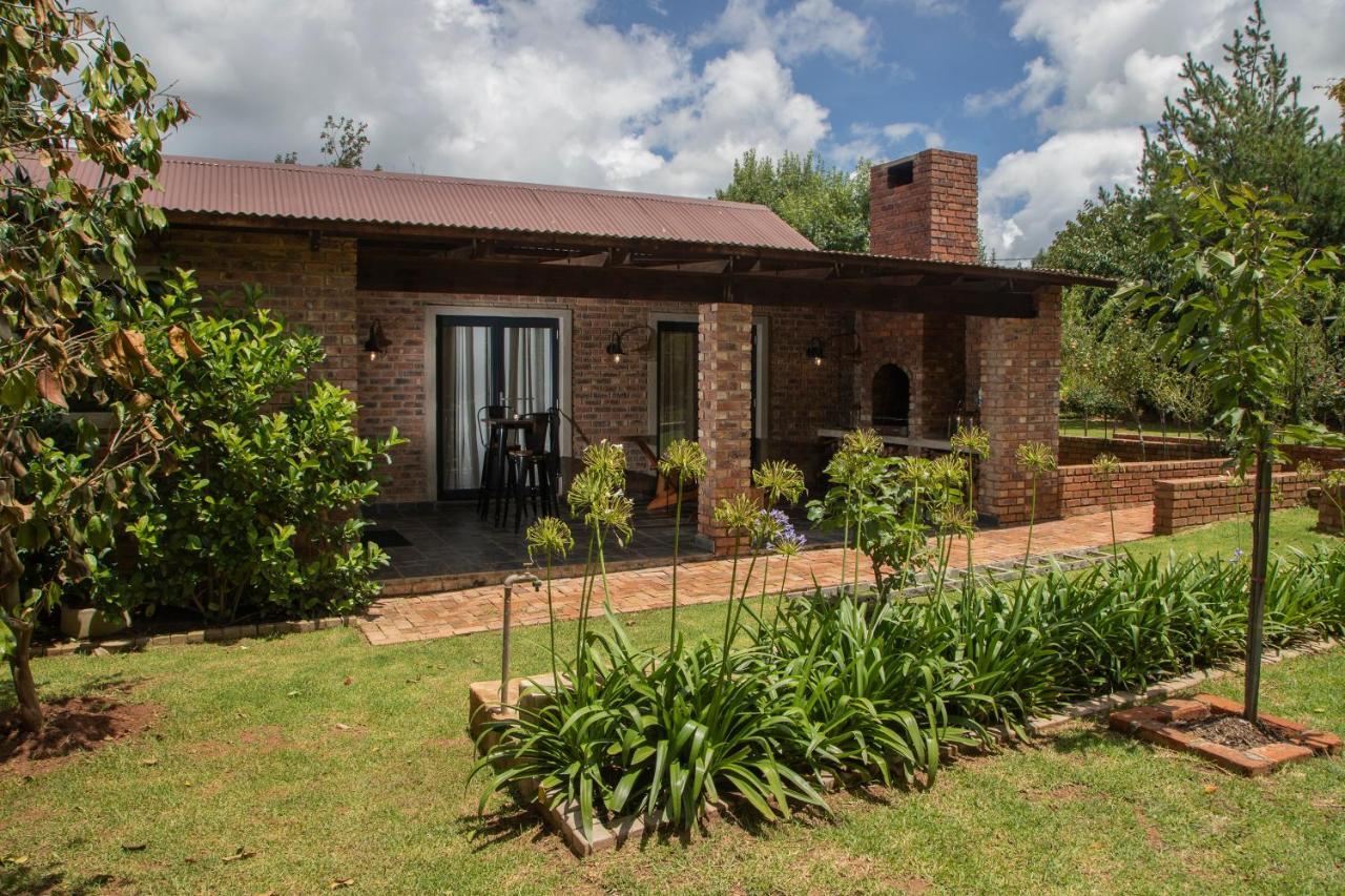 Tarry-Stone Cottages Dullstroom Exteriör bild